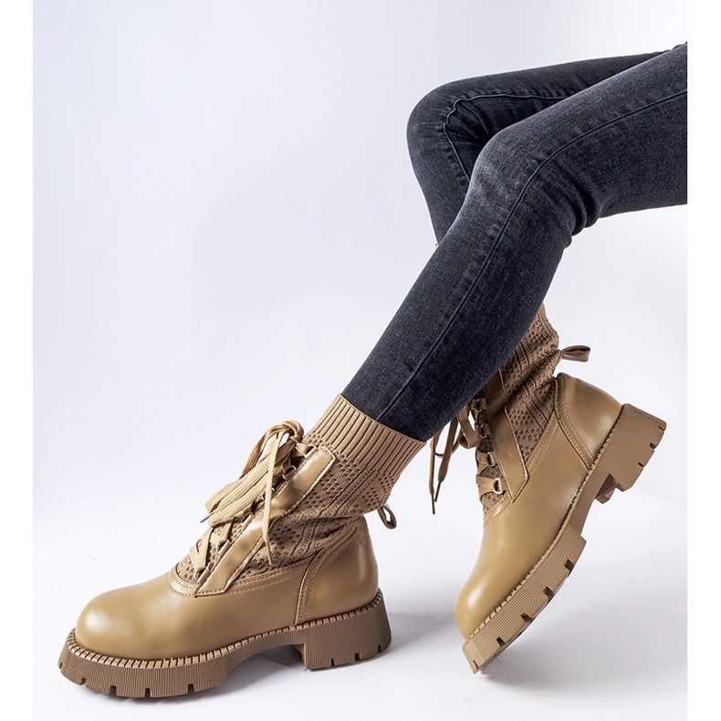 Beigefarbene, durchbrochene Sock-Boots von Portico 1