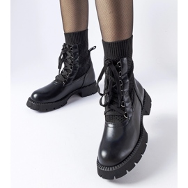 Schwarze, durchbrochene Sneakers von Portico 1