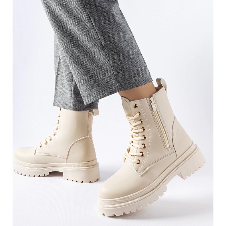 Evento Beige isolierte Ali-Stiefel 1