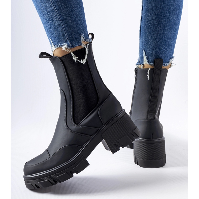 Schwarze Stiefeletten mit massiver Mafalda-Sohle 1