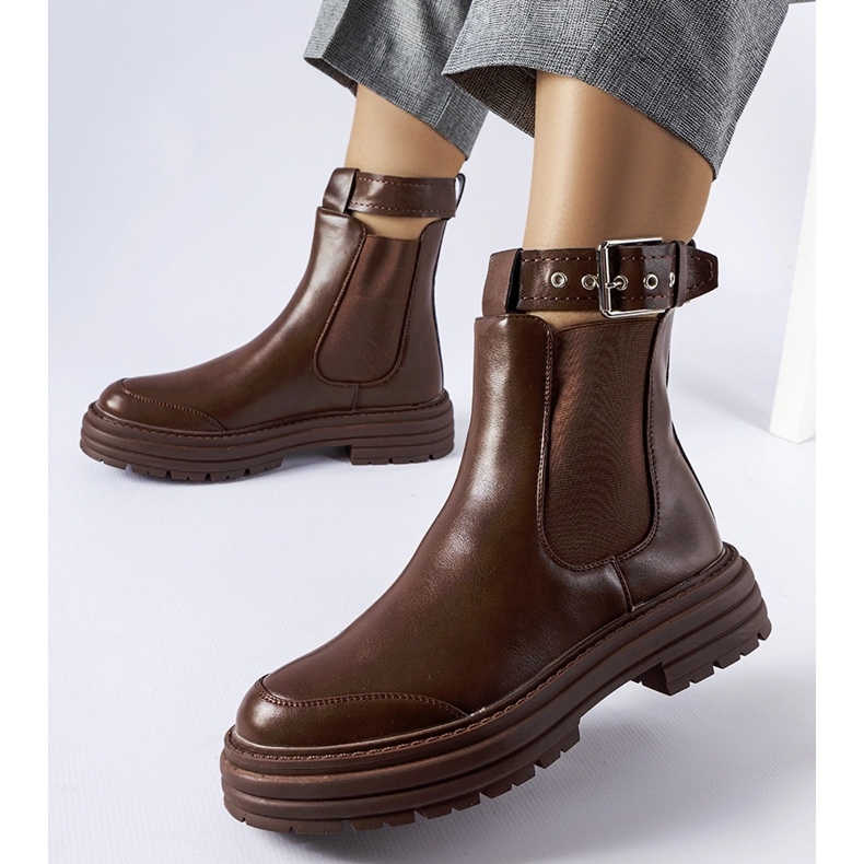 Braune Stiefel mit Zierverschluss von Jonesboro 1