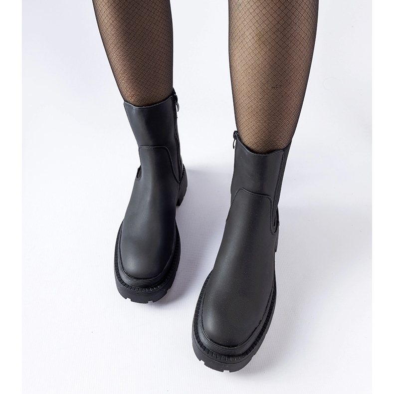 Schwarze, massive, isolierte Stiefeletten von Banaudon 1