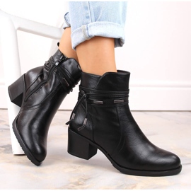 Schwarze Jezzi isolierte Damen-Stiefeletten mit hohem Absatz und Verzierung 1