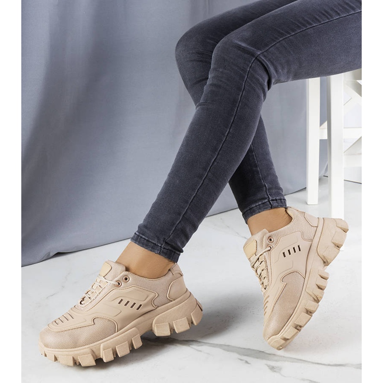 Braune Sneaker mit massiver Sohle von Inez 1