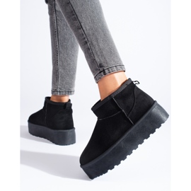 Schwarze kurze Schneestiefel auf der Shelovet-Plattform 1