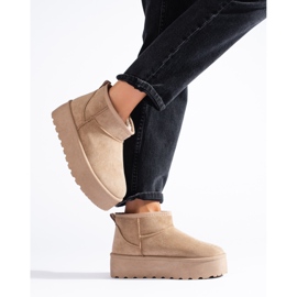 Kurze beige Schneestiefel auf der Shelovet-Plattform 1