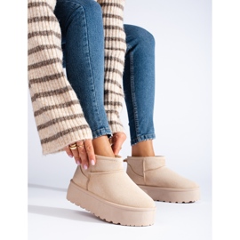 Beige kurze Schneestiefel auf der Shelovet-Plattform 1