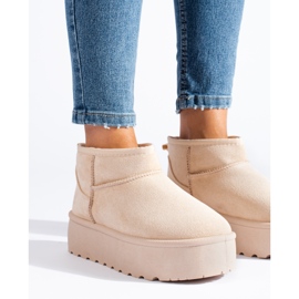 Beige kurze Schneestiefel auf der Shelovet-Plattform 2