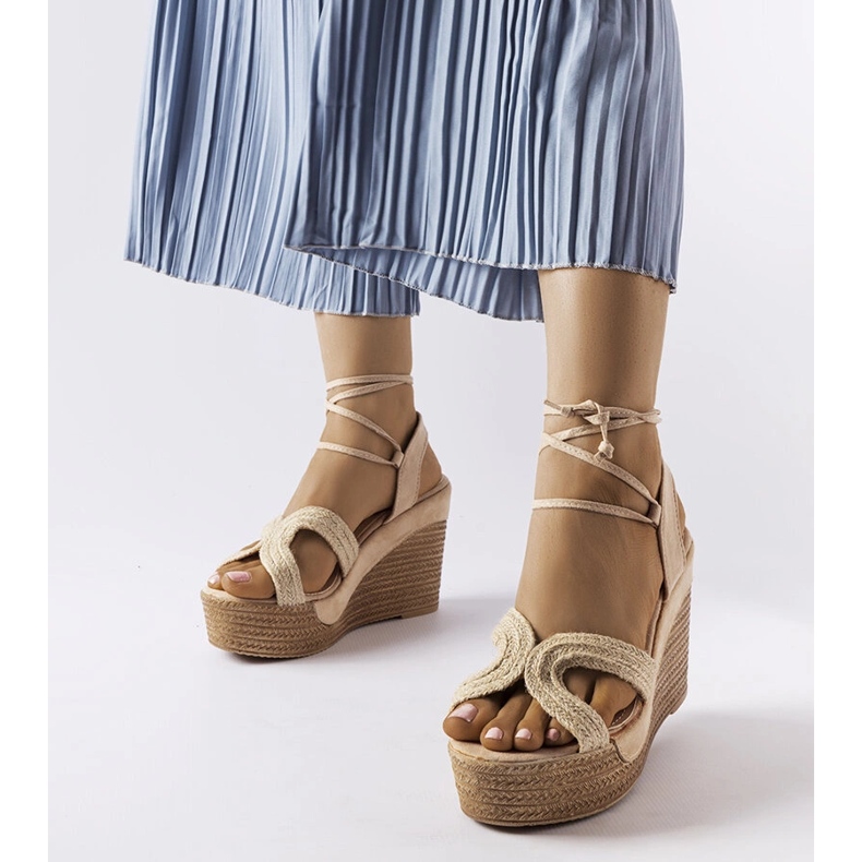 Beigefarbene Espadrilles mit Keilabsatz von Berta 1