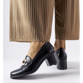 Schwarze Mokassins mit klassischer Artus-Schnalle 1