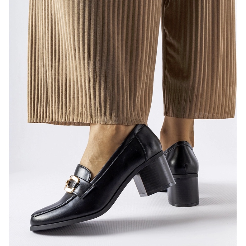 Schwarze Mokassins mit klassischer Artus-Schnalle 1