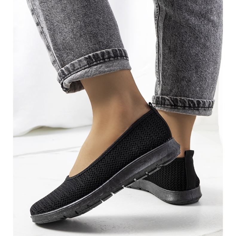 Schwarze Sneakers mit Lochmuster von Ilse 1