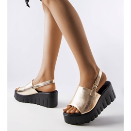 Goldene Berfin-Keilsandalen für Damen 1