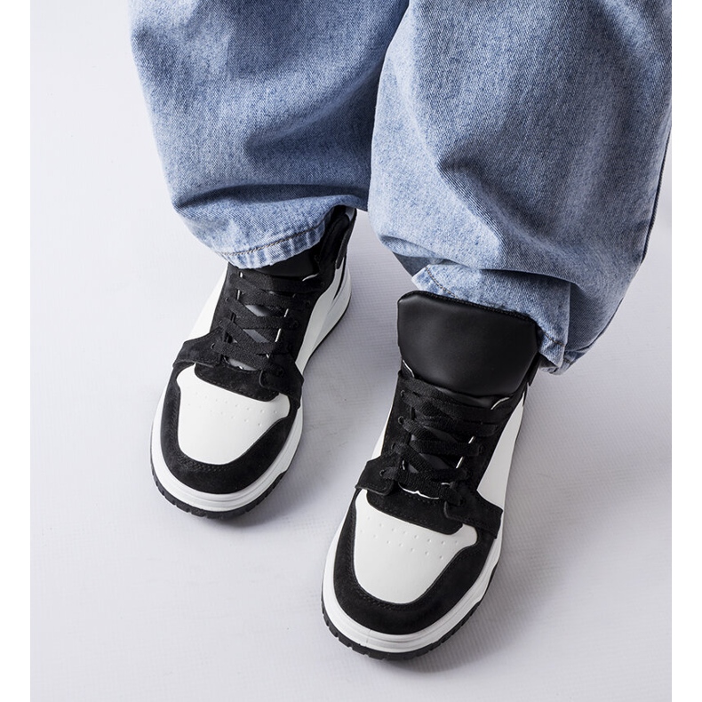 Schwarze High-Top-Sneaker von Elizabeth 1