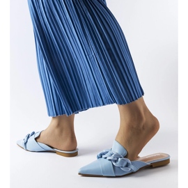 Patenaudeblaue Kettenpantoletten 1