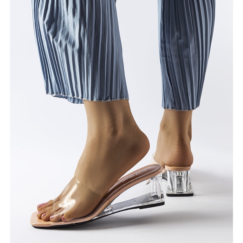 Beige transparente Keilsandaletten von Wyatt 1