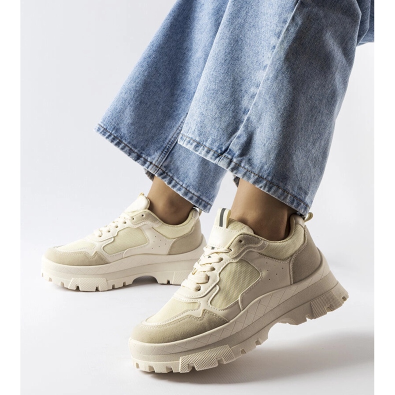 Beigefarbene, klobige Sneakers von Mikeladze 1