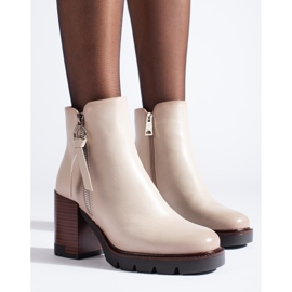 Hellbeige klassische Stiefeletten von Vinceza 1