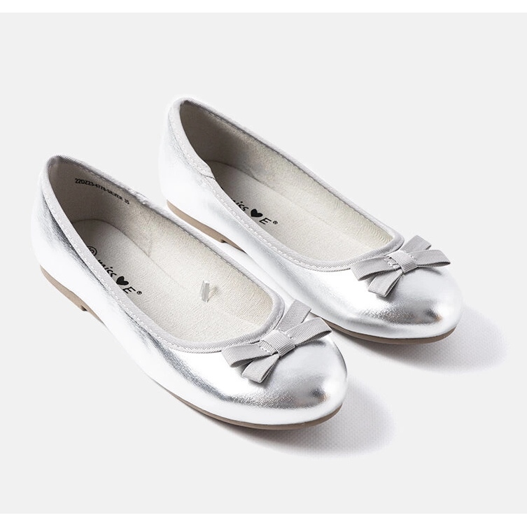 Silberlackierte Ballerinas von Fedro 1