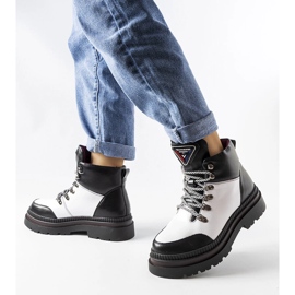 Schwarz-weiße isolierte Stiefel von Solofra 1