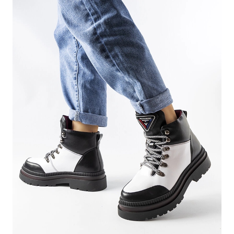 Schwarz-weiße isolierte Stiefel von Solofra 1