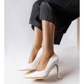 Weiße, klassische High Heels von Delis 1