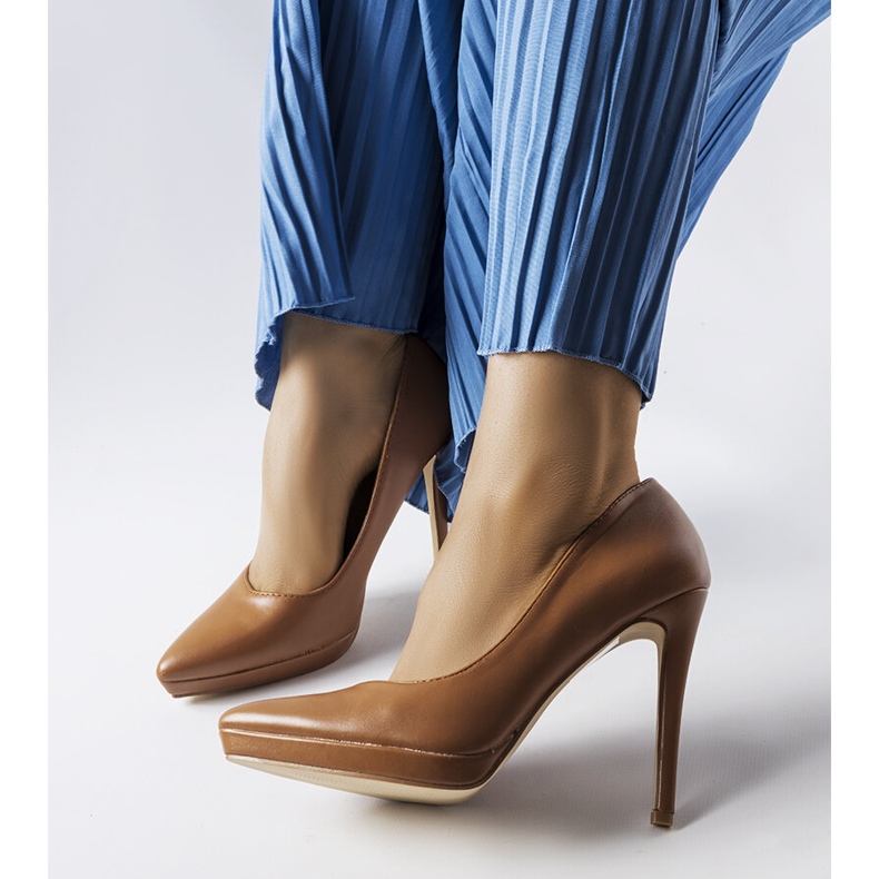 Kristin braune klassische Absätze 1