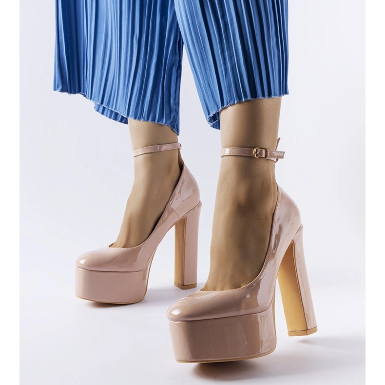 Beige Lack-High-Heel-Pumps von Colle 1