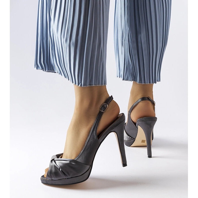 Dunkelgraue High-Heel-Sandalen von Crispin 1