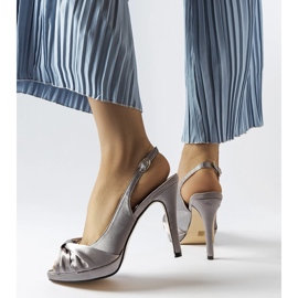 Hellgraue High-Heel-Sandalen von Crispin 2