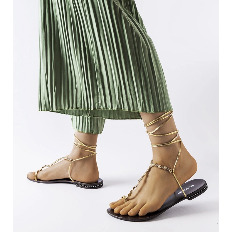 Goldene Sandalen mit Strasssteinen von Troghi 1