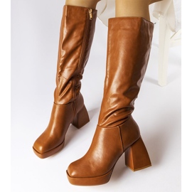 Braune Stiefel mit massivem Schaft von Villanova 1