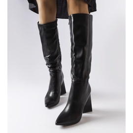 Schwarze Medicina-Stiefel am Pfosten 1