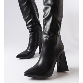 Schwarze Medicina-Stiefel am Pfosten 2