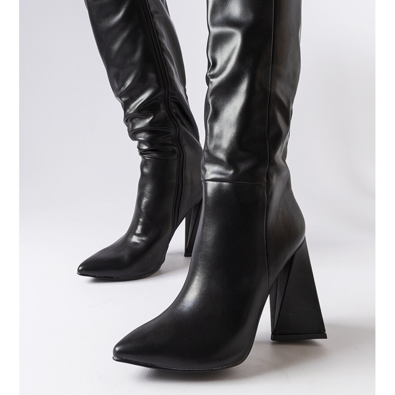 Schwarze Medicina-Stiefel am Pfosten 2