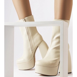 Beigefarbene High-Heel-Stiefel von Baratti 2