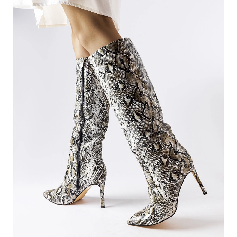 Karminschwarze High-Heel-Stiefel aus Schlangenleder 1