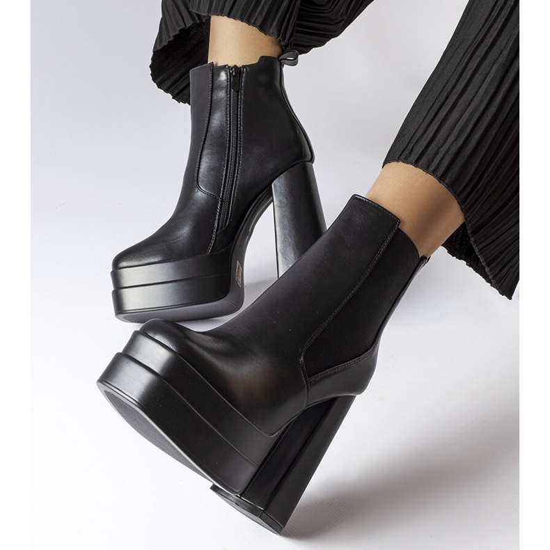 Inna Schwarze High-Heel-Stiefel von Copertino 1