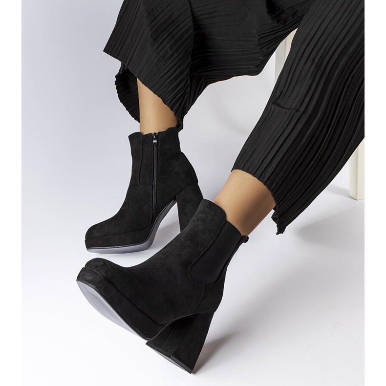 Schwarze Stiefel aus Öko-Wildleder von Province 1