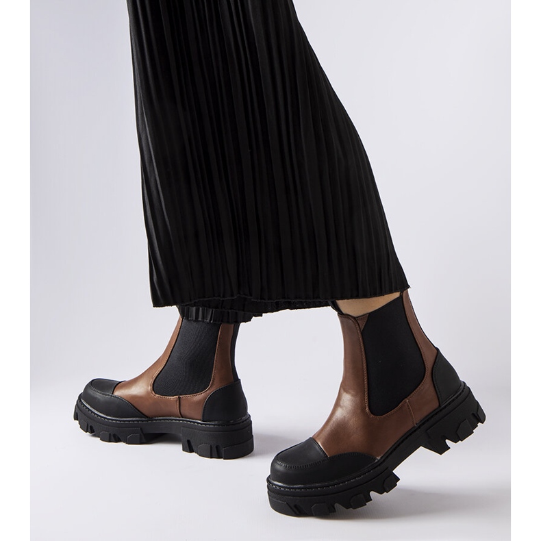 Braune Slip-On-Stiefel von Sibyla 1