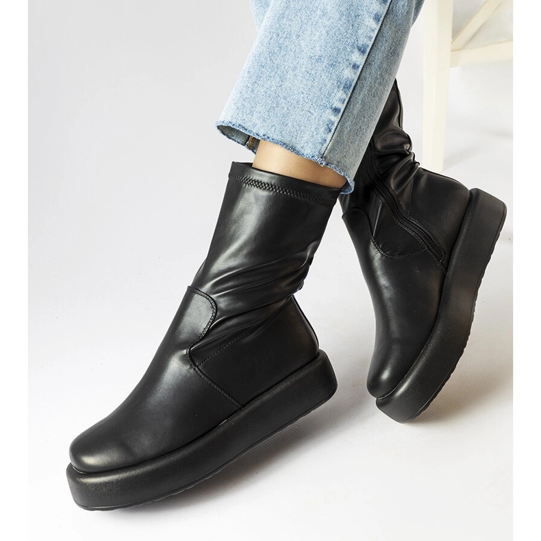 Schwarze Plateaustiefel von Valpantena 1