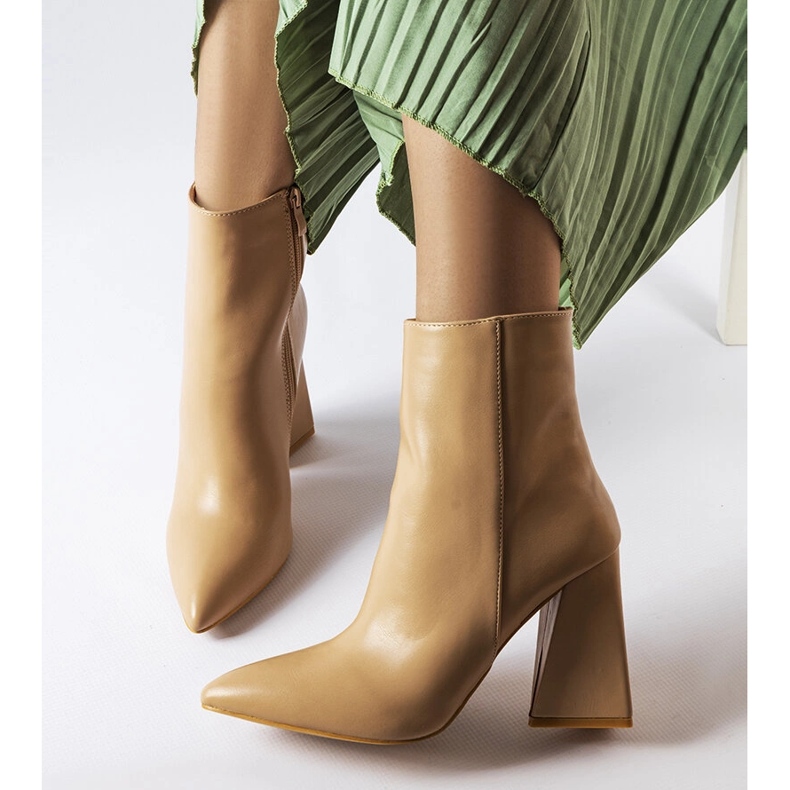 Beige Stiefeletten von Abelina 1