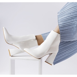 Weiße Stiefeletten von Abelina 1