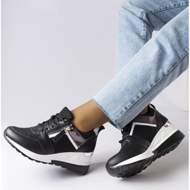 Inna Schwarze Keilsneaker von Deodata 1