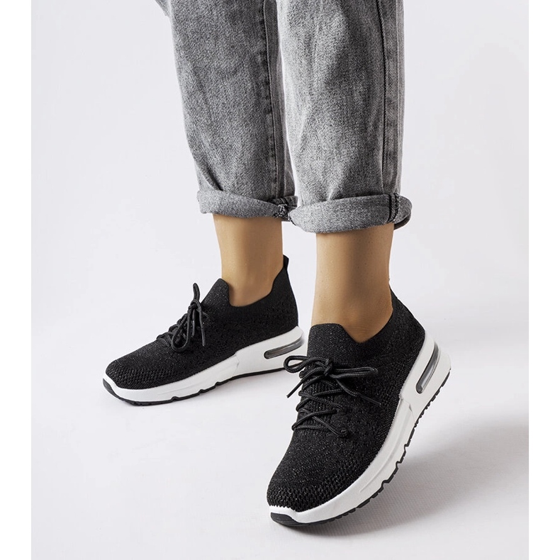 Inna Schwarze Sneakers, verziert mit einem glänzenden Randolph-Faden 1