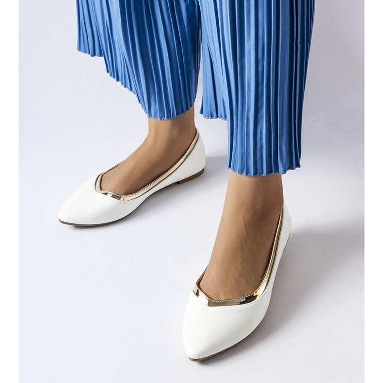 Weiße, spitze Ballerinas von Vittorio 1