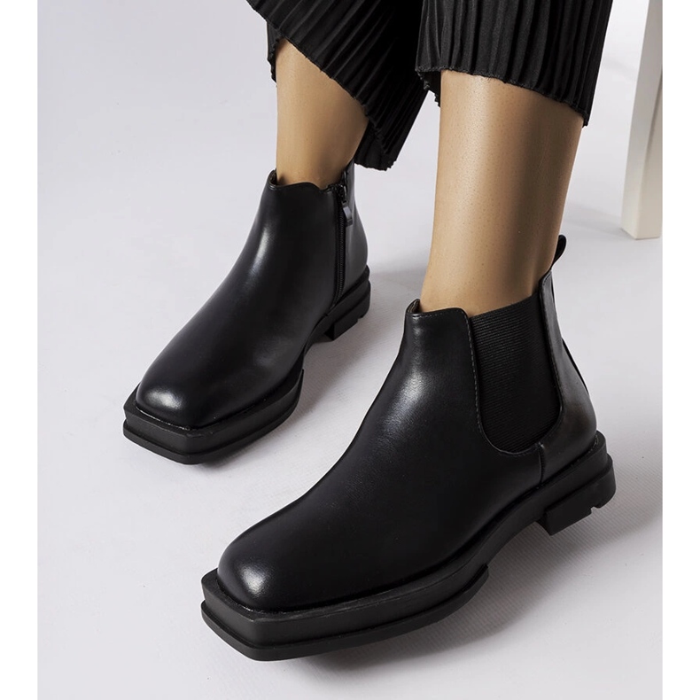 Inna Flache schwarze Tarquinia-Stiefel 1