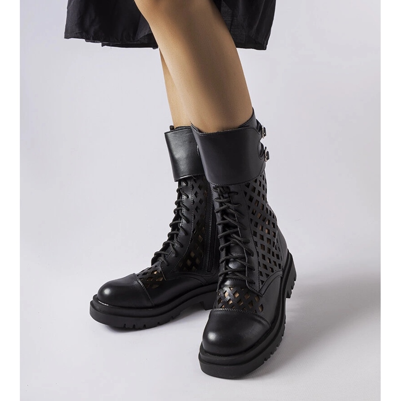 Schwarze durchbrochene Amarante-Arbeiter 1