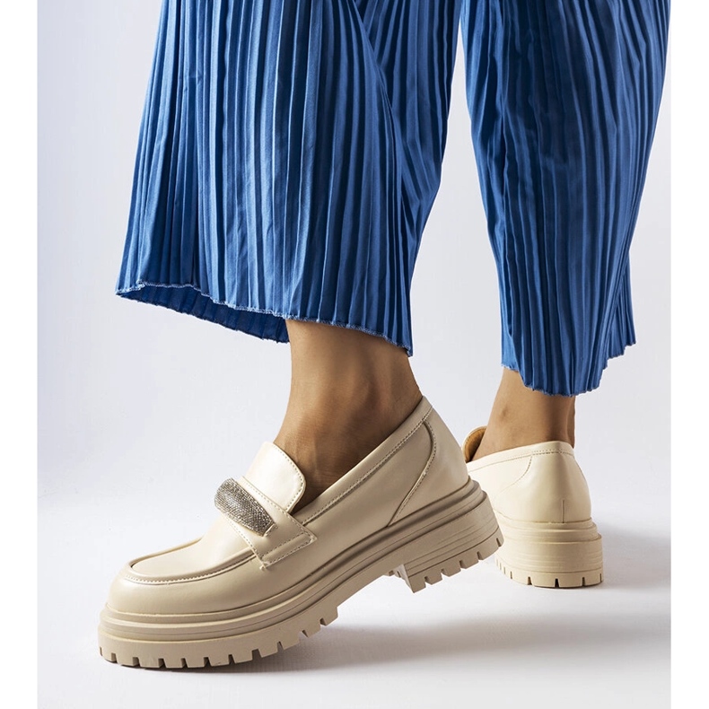 Beige Mokassins mit Strasssteinen von Hartford 1