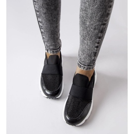 Schwarze Sneakers mit Strasssteinen von Algiso 1